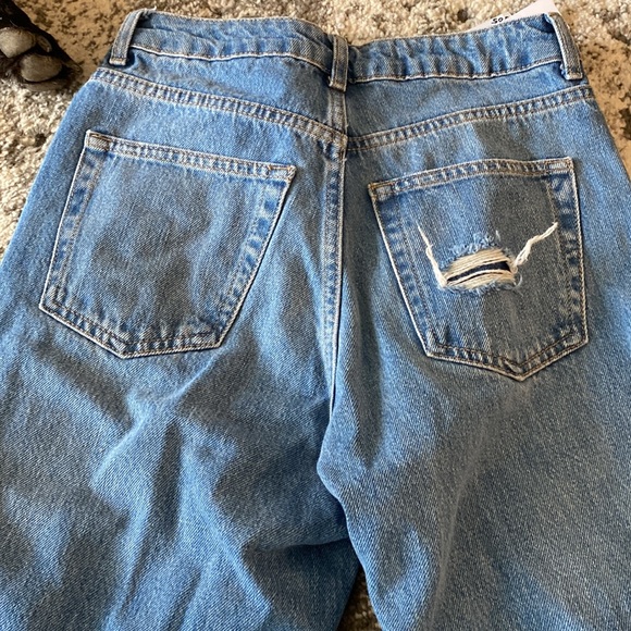 NWT top shop mom jeans distressed - Picture 4 of 4